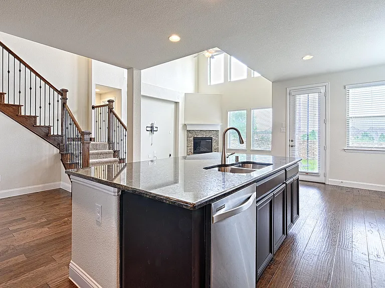 1208 Uplands Dr — Photo 6