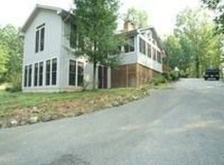 105 Cedar St, Huddleston, VA 24104