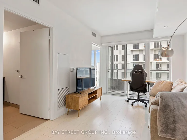 19 Western Battery Rd #3301 — Photo 13