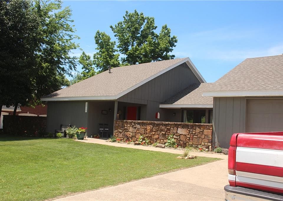 1st image of 13715 Saint Andrews Dr