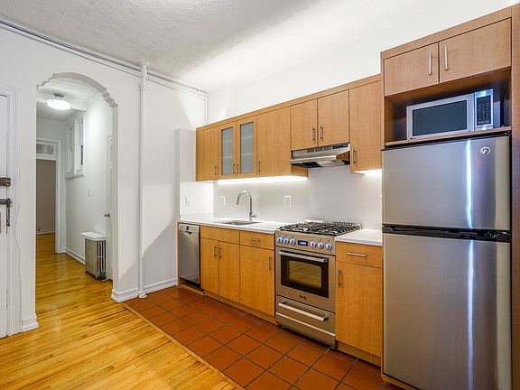 3rd image of 105 Sullivan St APT 2B
