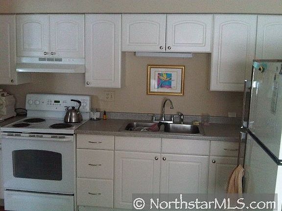 3rd image of 630 W 1st St
