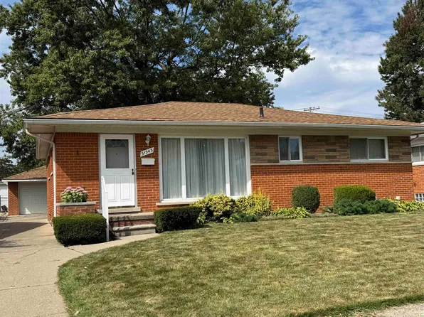 31343 W Wind Dr, Fraser, MI 48026