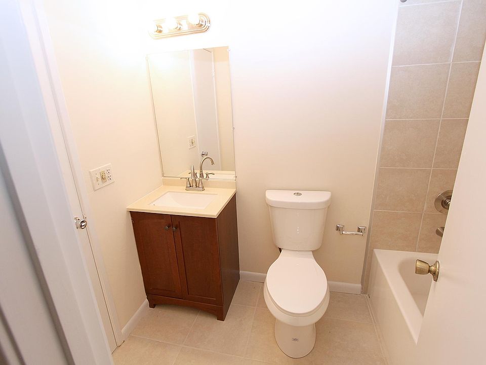 1st image of 2700 Glengyle Dr #21
