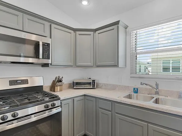 290 Pelchat Pl, The Villages, FL 32163