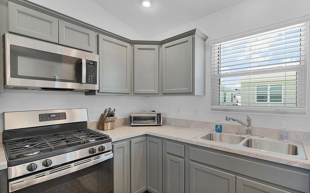 290 Pelchat Pl - Property Image
