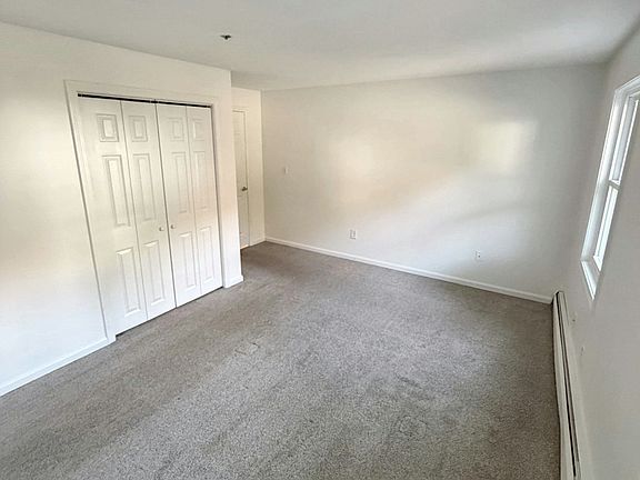 5th image of 9 Davis Farm Rd #17