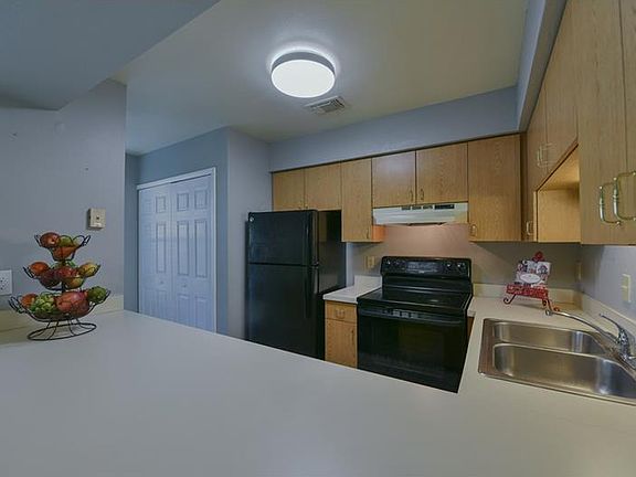 4th image of 608 Casa Park Court F
