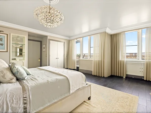 120 Riverside Boulevard image 9 of 18