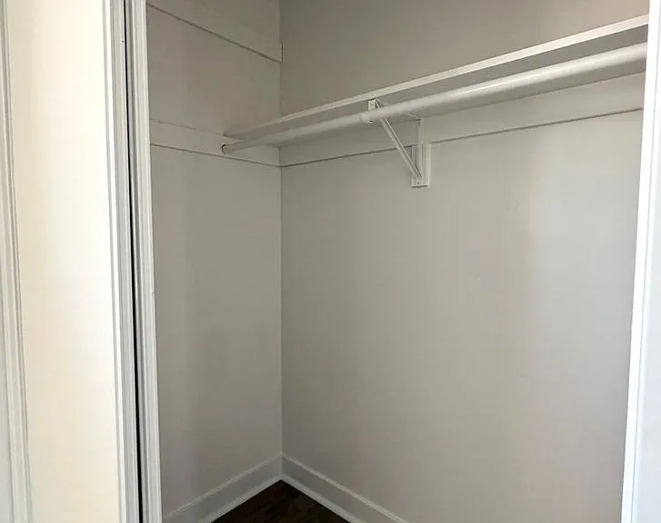 901 E Claremont St — Photo 10