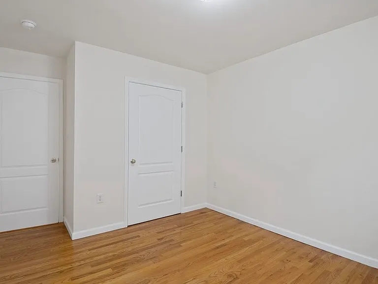 31-33 Chester Ave #2 — Photo 18