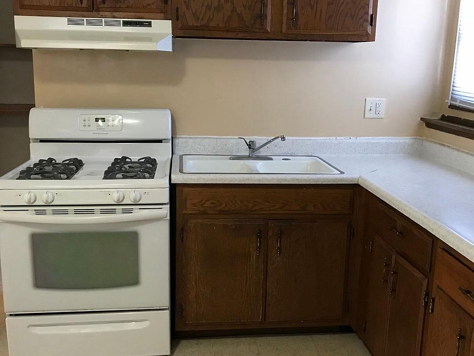 1st image of 385 Ann St APT 1