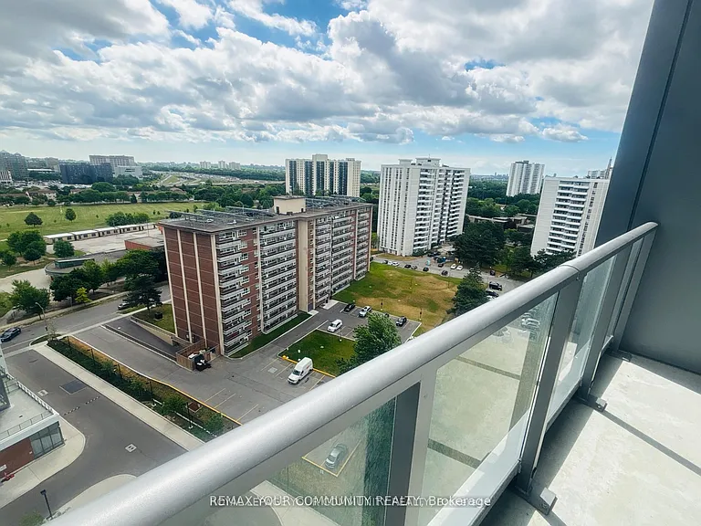 36 Manor Rd E #1302 — Photo 19