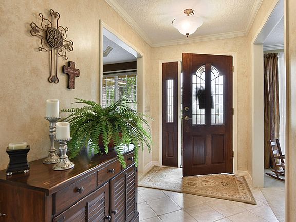 3rd image of 1131 Perregrine Cir E