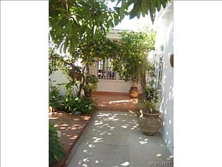 4th image of 1409 Angelus Ave