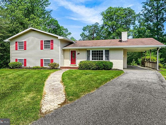 3rd image of 304 Pine Cir