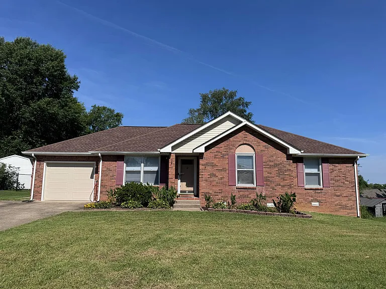 438 Kelsey Dr — Photo 1
