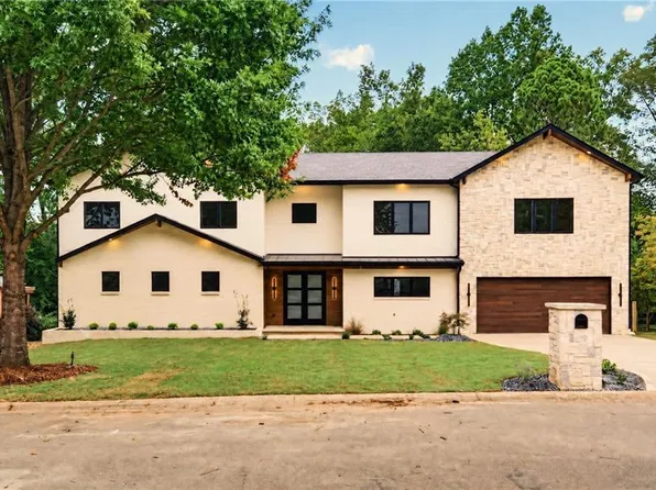 1434 Meadowcreek Ln, Atlanta, GA 30338