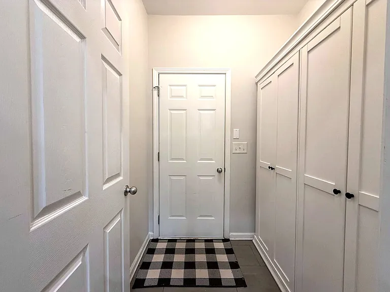 6085 Bentley Way — Photo 7