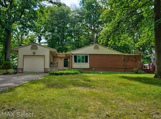 1522 Woodslea Dr, Flint, MI 48507