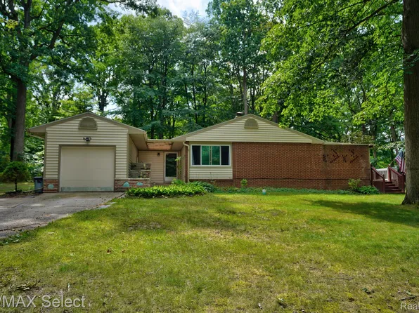1522 Woodslea Dr, Flint, MI 48507