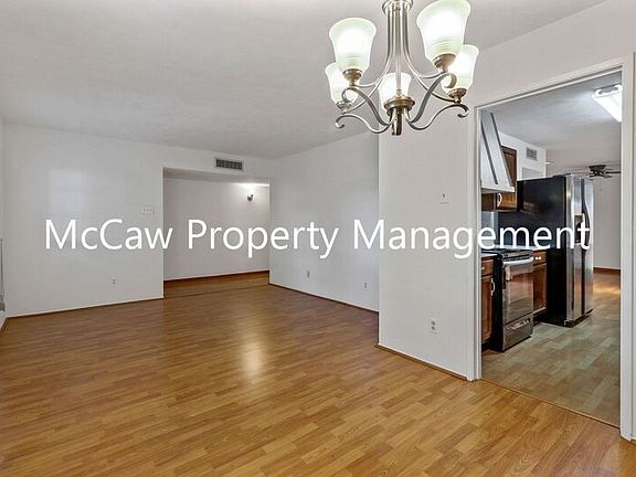 3rd image of 10805 Wallbrook Dr