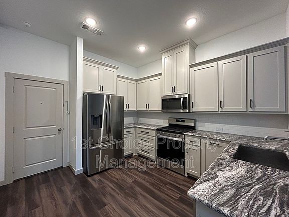 4th image of 6465 Iron Horse Blvd
