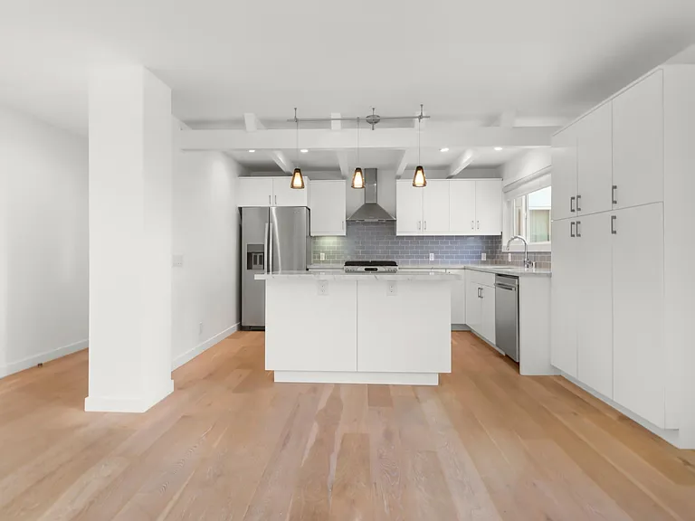 1541 Filbert St #3 — Photo 5
