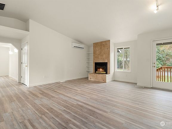 5th image of 3628 Rainbow Lane SE