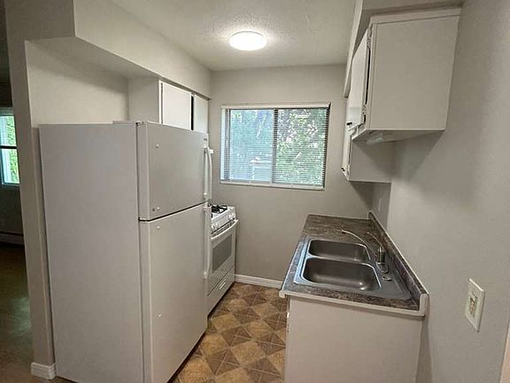 4th image of 2625 18th Ave S APT 10