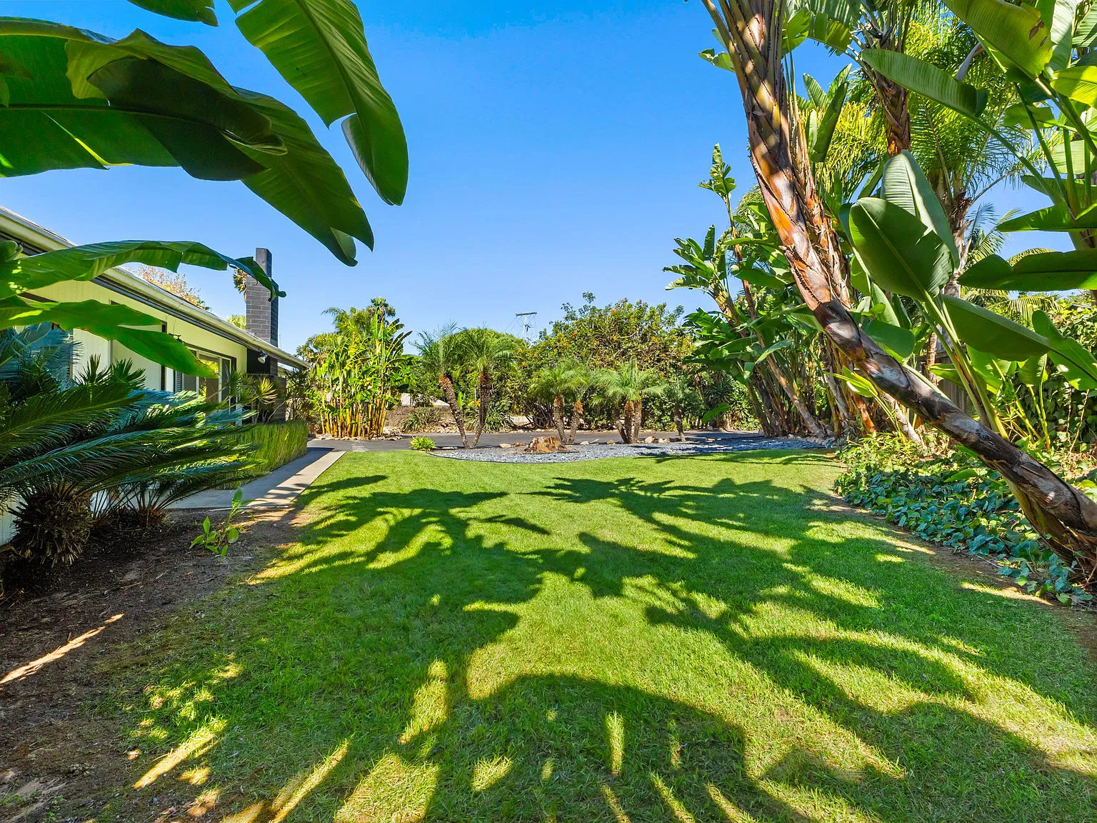 4 bed, 3500 sqft, $8,750 — Photo 3