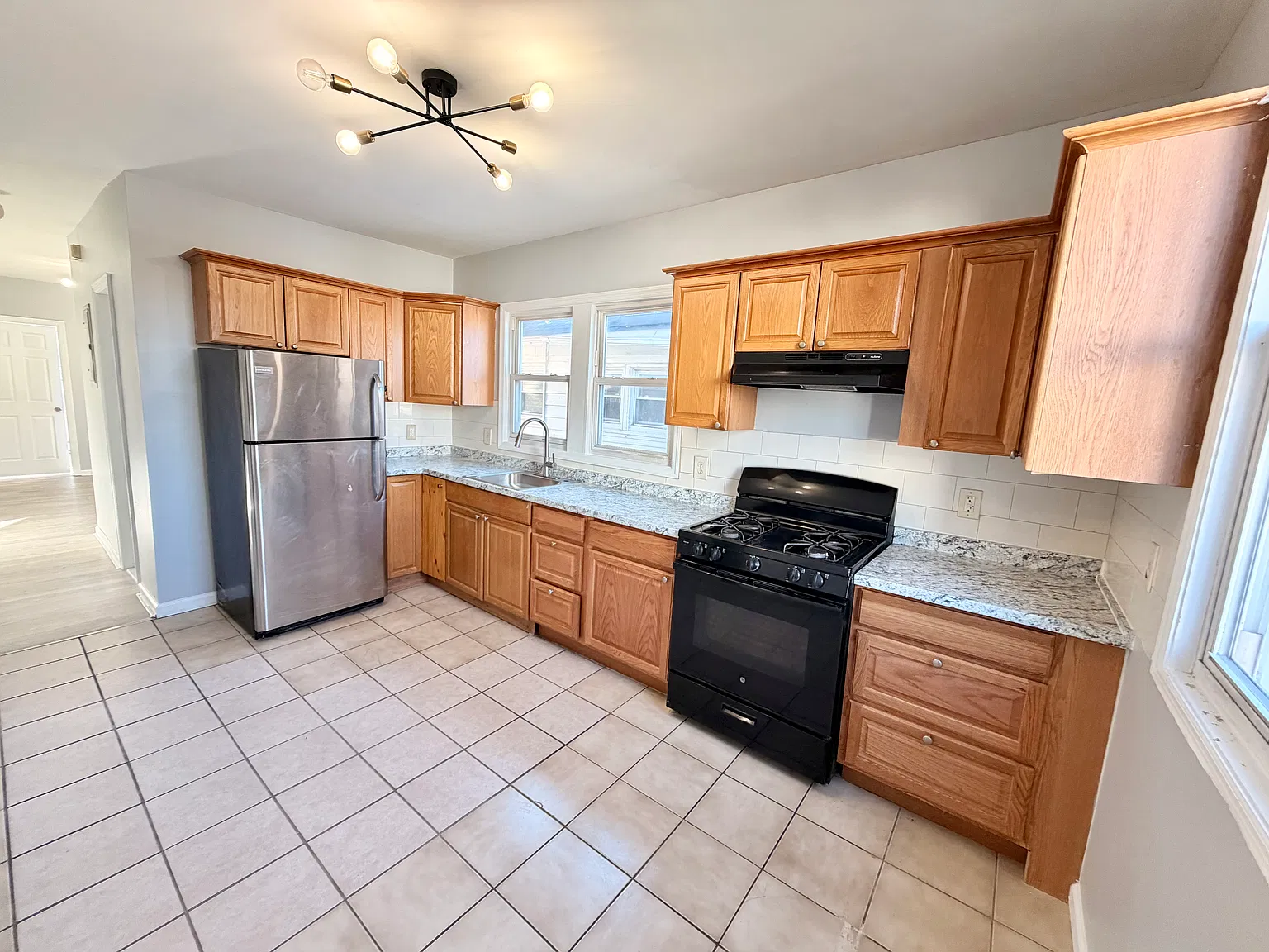 3 bed, $2,395 — Photo 2