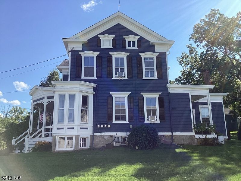 2nd image of 372 Pittstown Rd #2
