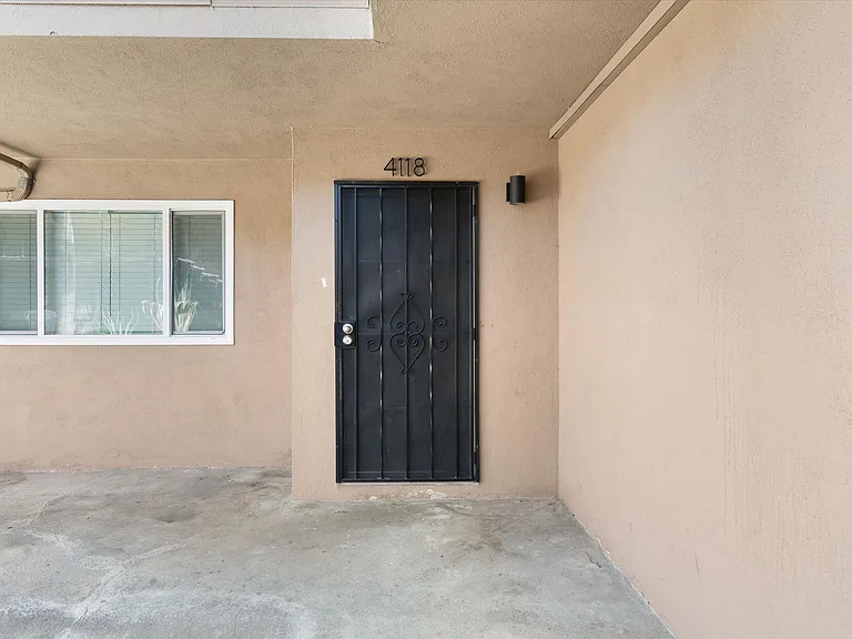Melrose Manor Apartments - Riverside, CA — Photo 32