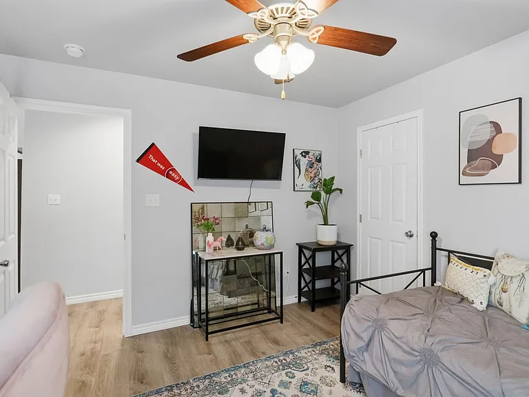 2111 Lone Star Rd — Photo 16