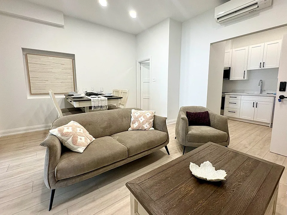 754 Queen St E #1