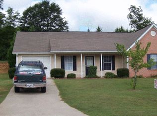 13 Canterbury Dr, Grantville, GA 30220