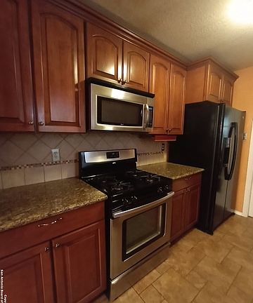 3rd image of 5807 Woodhill