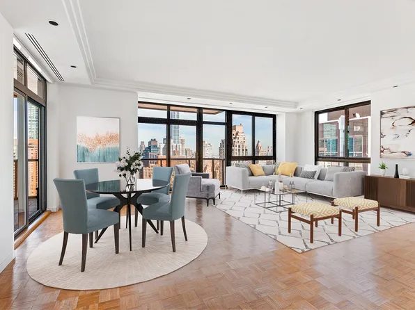 100 United Nations Plaza image 1 of 10