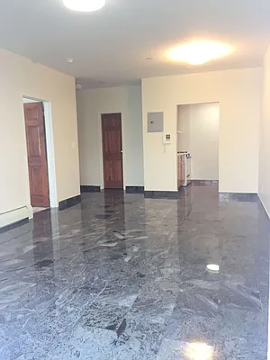 Rented by Metroline Realty | media 28