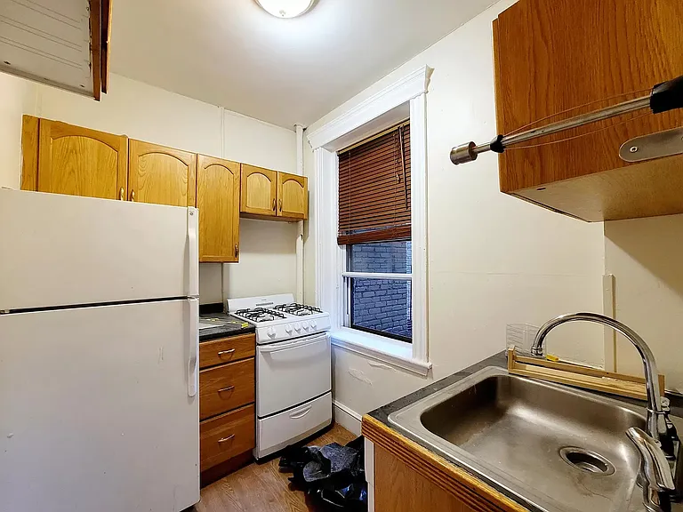 360 Riverway #10 — Photo 3