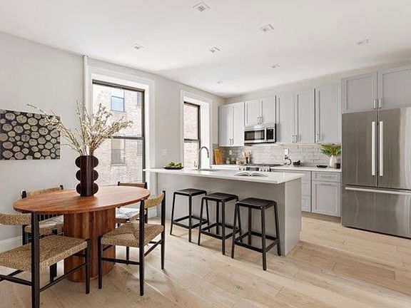 3rd image of 948 Bergen St #8A