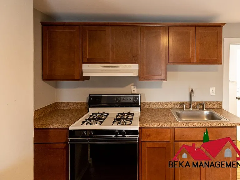 941 Starkweather St #5 — Photo 7