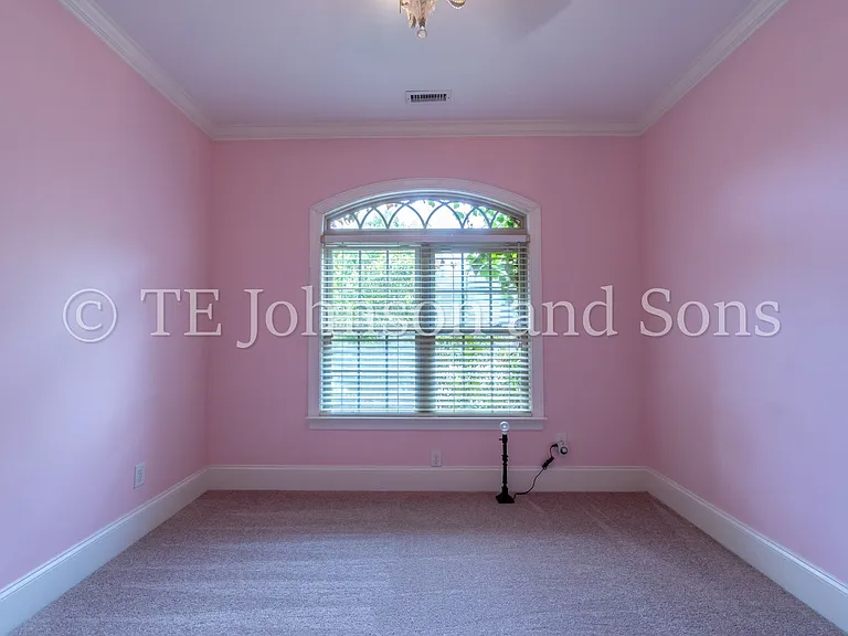 1112 Oakencroft Ct — Photo 33