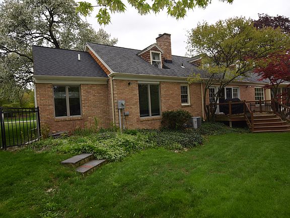 3rd image of 226 Edge Hill Dr SE