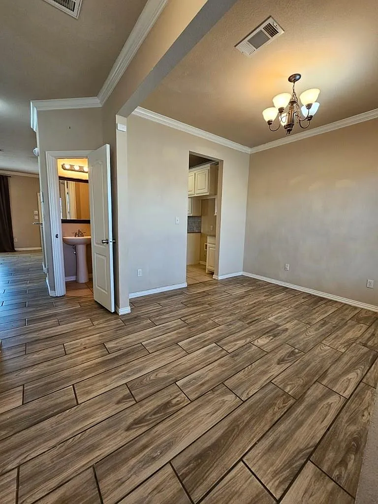 3 bed, 2.5 bath, 1550 sqft, $2,250 — Photo 2
