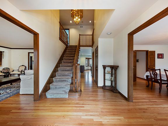 2nd image of 517 Forest Mews Dr