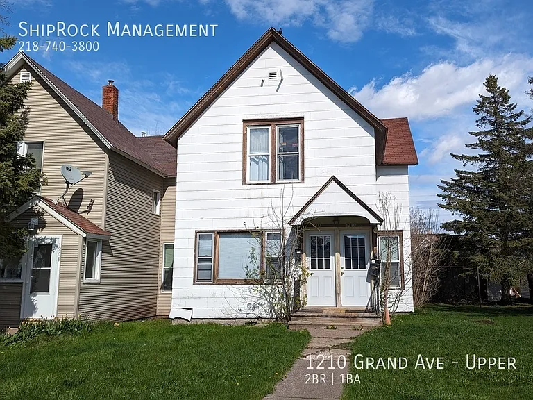 1210 Grand Ave #UPPER — Photo 1
