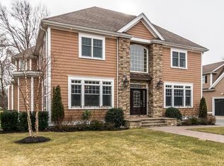17 Linden Cir, Waltham, MA 02452