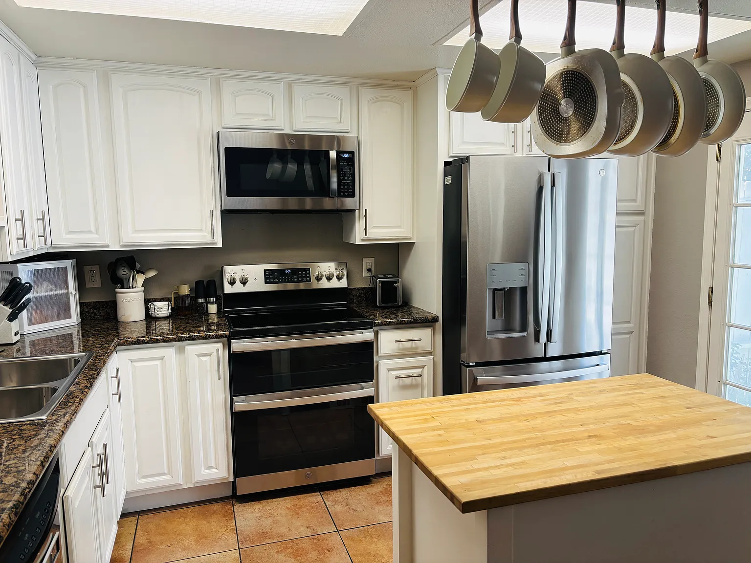 3 bed, 1.5 bath, 1344 sqft, $3,700 — Photo 1